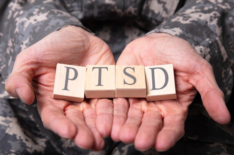 اختلال استرس پس از سانحه چیست؟ علائم PTSD و روش‌ های درمان
