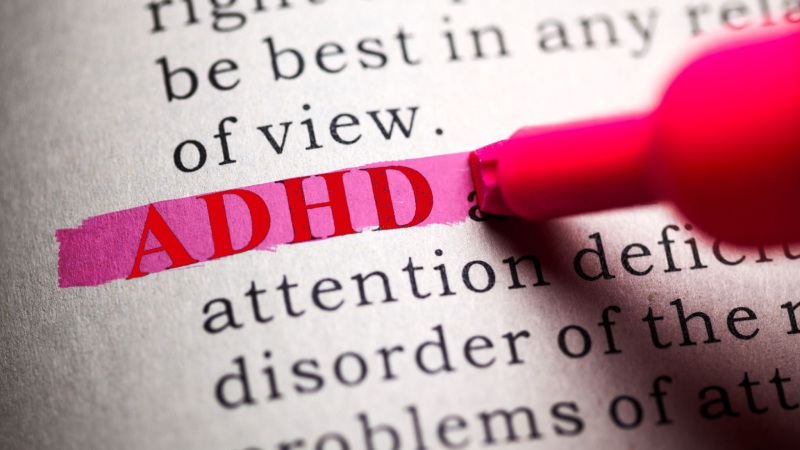 بیش‌ فعالی و نقص توجه چیست؟ بررسی علائم و درمان ADHD