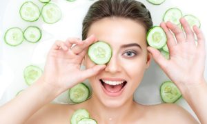 فواید شگفت‌ انگیز خیار برای شادابی و سلامت پوست