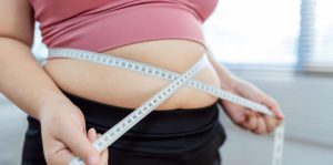 اگر این ۱۲ علامت را دارید، چاقی شما فراتر از اضافه وزن ساده است