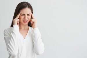 راهنمای پیش‌ بینی و پیشگیری از حملات میگرن: نکات علمی و عملی برای کاهش علائم