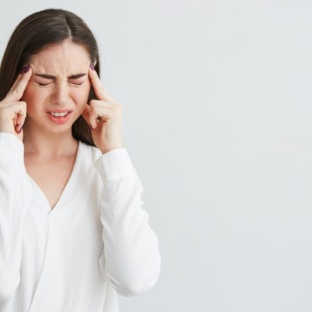 راهنمای پیش‌ بینی و پیشگیری از حملات میگرن: نکات علمی و عملی برای کاهش علائم