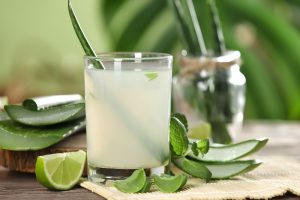 آب آلوئه‌ ورا؛ نوشیدنی شگفت‌ انگیز با خواص درمانی و زیبایی بی‌ نظیر