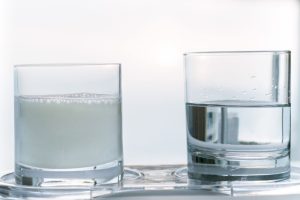 شیر یا آب؛ چه زمانی لبنیات بهتر از آب عمل می‌ کند؟