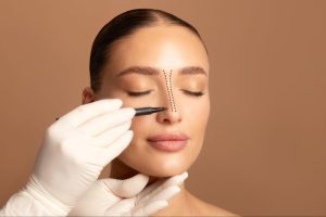 عمل بینی برای چه کسانی خطرناک است؟ راهنمای جامع پیش از جراحی زیبایی بینی