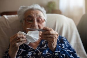 دلیل اصلی خطرناک بودن آنفولانزا برای سالمندان چیست؟