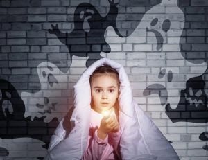 چگونه به کودکی که از تاریکی می‌ ترسد کمک کنیم؟