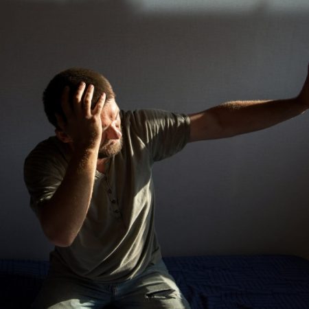 حساسیت به نور؛ یکی از نشانه‌ های مهم میگرن و اختلالات عصبی مرتبط با سردرد