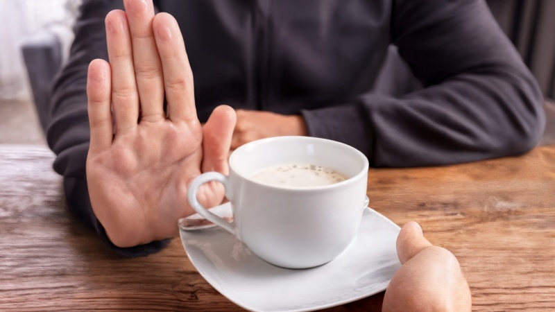 مدیریت و درمان آلرژی به کافئین