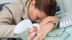 چرا خستگی با استراحت برطرف نمی‌ شود؟ بررسی نشانه های خستگی مزمن