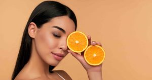 جوان سازی پوست با ویتامین C و تأثیر مصرف میوه های حاوی ویتامین سی