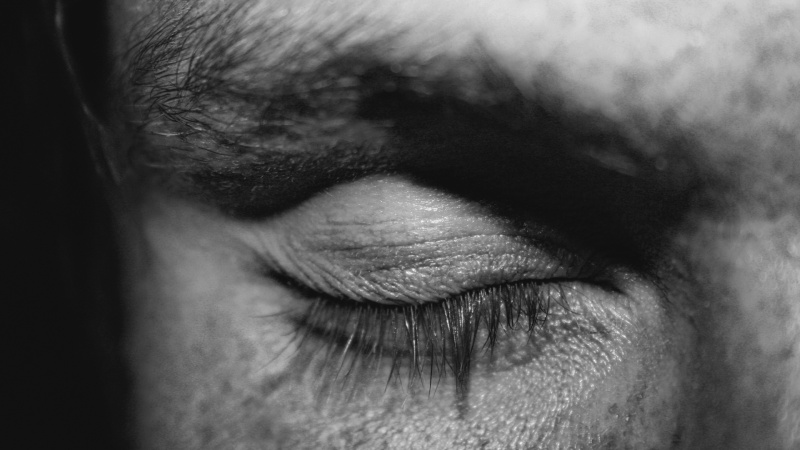 درمان تنبلی چشم بزرگسالان با خاموش سازی موقت شبکیه چشم