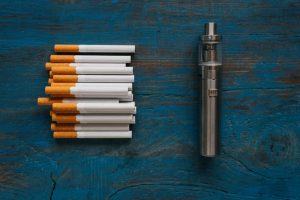 ویپ یا سیگار؟ بررسی علمی تفاوت ها، خطرات و تاثیرات واقعی بر بدن