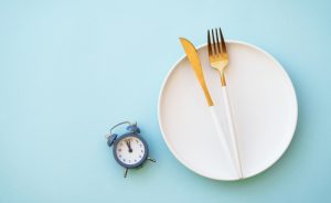 روزه‌ داری و سلامت معده در ماه رمضان؛ چگونه از سوء هاضمه جلوگیری کنیم؟