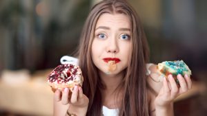 چرا مغز ما هوس شیرینی‌ ها و خوراکی‌ های وسوسه‌ انگیز می‌ کند؟