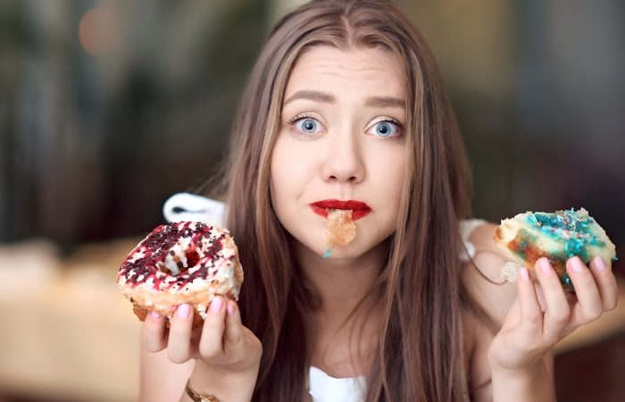 چرا مغز ما هوس شیرینی‌ ها و خوراکی‌ های وسوسه‌ انگیز می‌ کند؟