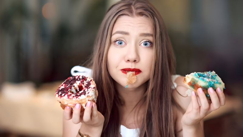 چرا مغز ما هوس شیرینی‌ ها و خوراکی‌ های وسوسه‌ انگیز می‌ کند؟