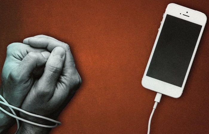 نوموفوبیا چیست؟ وقتی ترس از نداشتن گوشی به یک مشکل روانی تبدیل می شود