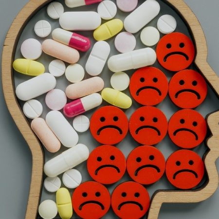آیا داروهای اعصاب اعتیاد آورند؟ تفاوت وابستگی، عوارض و ترک داروهای روانپزشکی