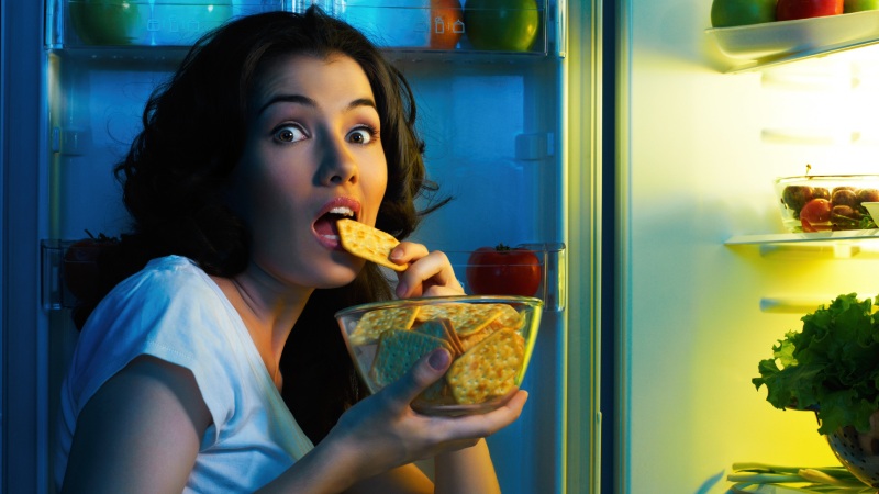 چگونه گرسنگی شبانه را کنترل کنیم؟